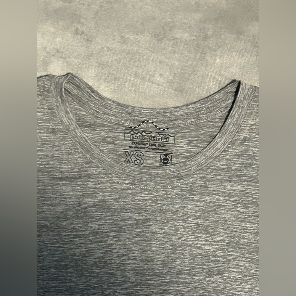 Patagonia Capilene Cool Daily Stretch Performance Shirt in Heathered Grey - XS - Picture 6 of 10